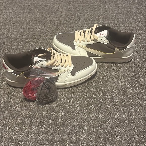 Travis Scott Jordan 1 Low “Reverse Mocha” - Picture 9 of 9